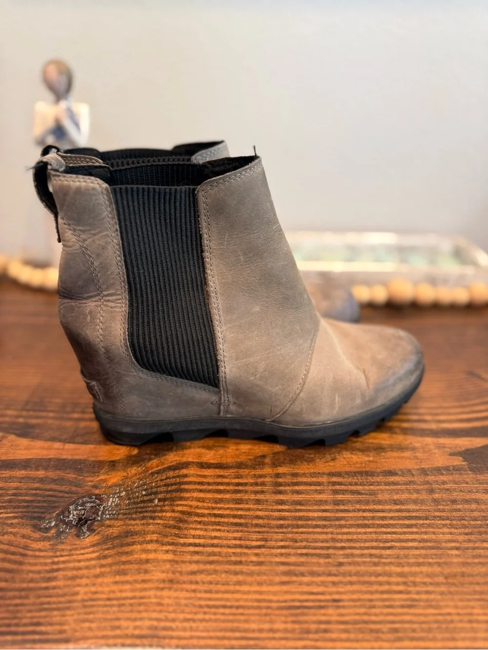 Sorel Women’s Joan of Arctic Wedge II Chelsea Boots Nubuck Gray Leather Size 8